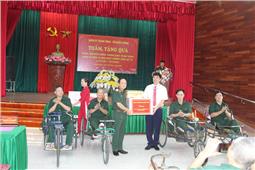 Đoàn công tác Quân ủy Trung ương, Bộ Quốc phòng thăm, tặng quà tại Trung tâm Điều dưỡng thương binh Thuận Thành